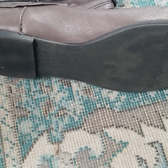 Boots - Picture 5 of 8